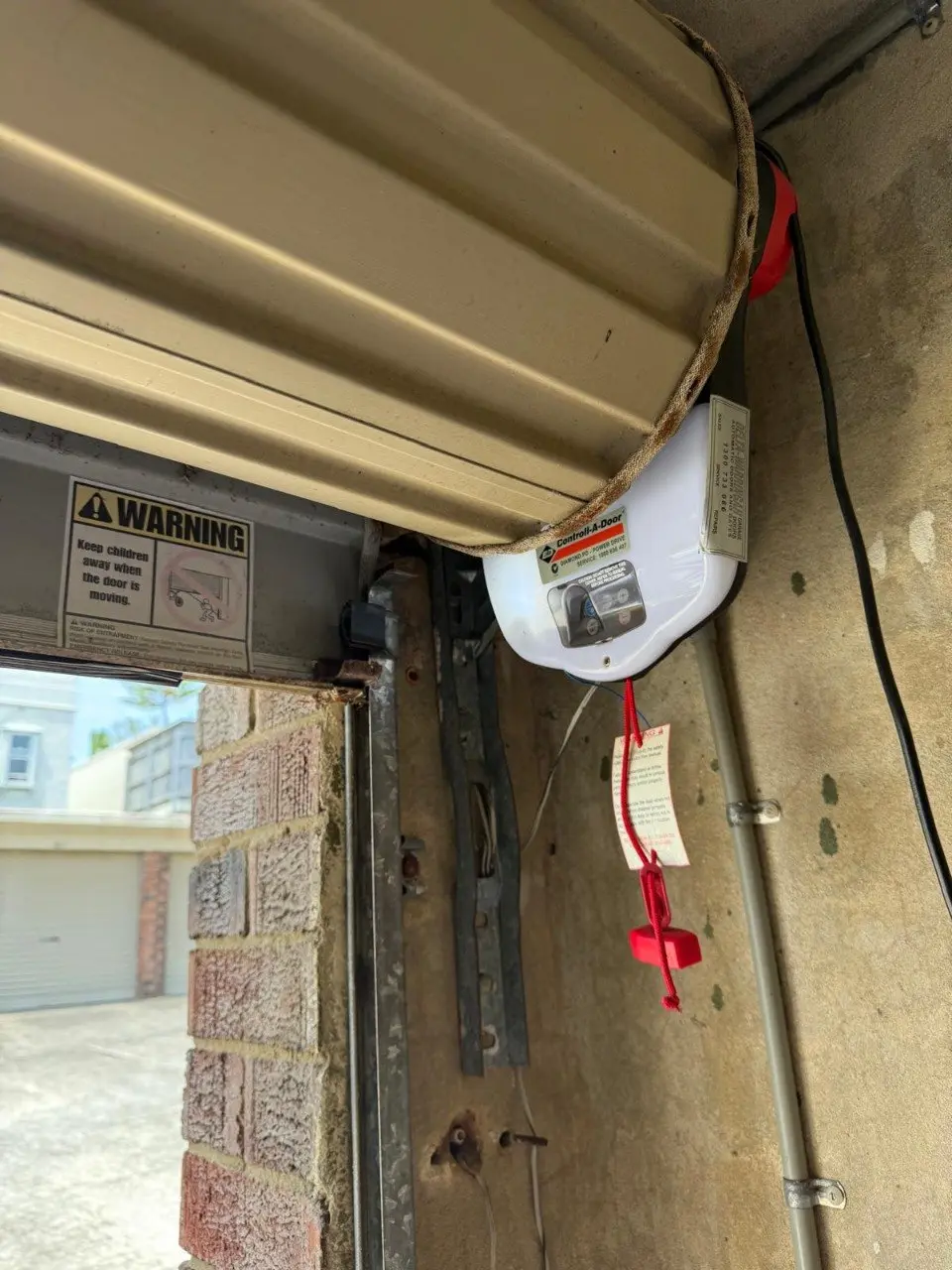 24/7 emergency garage door repairs