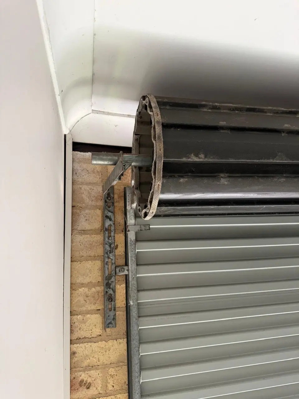 Roller door drum side bracket and high-tensile axle U-bolt clamp