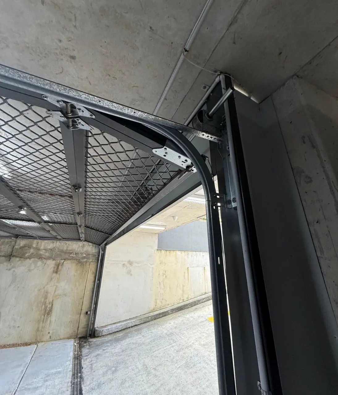 Heavy duty tilt garage door powerarm spring mechanism and kick-up pivot
